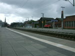 145 054-3 mit KLV-Zug von Hamburg-Billwerder Richtung WRS bei der Druchfahrt im Schweriner Hbf.inklusive Lichtgru(19.06.10)